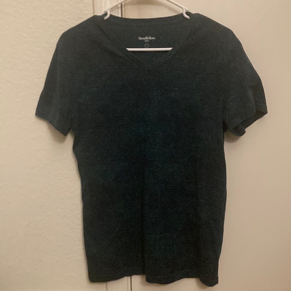 A tee shirt